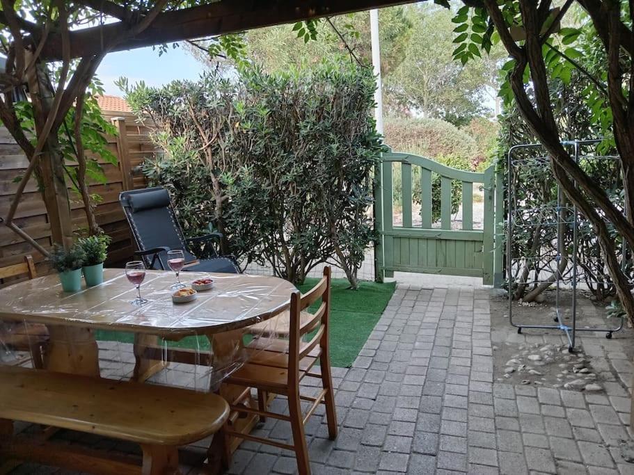 Jolie Maisonnette Dans Residence Calme Avec Piscine Le Barcarès Buitenkant foto